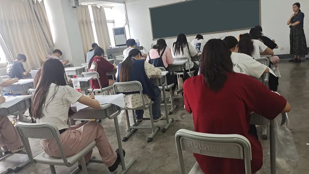 2022-2023学年第二学期期末考试圆满结束 (http://www.hnyixiao.com/) 校内新闻 第28张