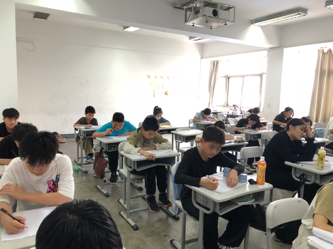 2022-2023学年第二学期期末考试圆满结束 (http://www.hnyixiao.com/) 校内新闻 第31张